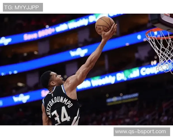 字母哥上半场表现抢眼8投5中贡献16分3篮板1助攻2抢断引领球队奋勇争先 字母哥上半场表现抢眼8投5中贡献16分3篮板1助攻2抢断引领球队奋勇争先