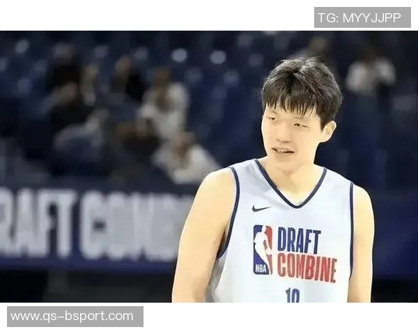 比卢普斯称赞杨瀚森篮板表现强调球队需加强篮下防守力度