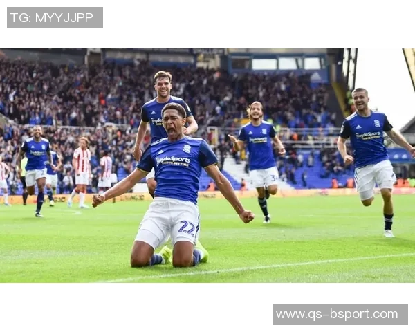 曼联密切关注小贝林厄姆动态有意明年一月租借他