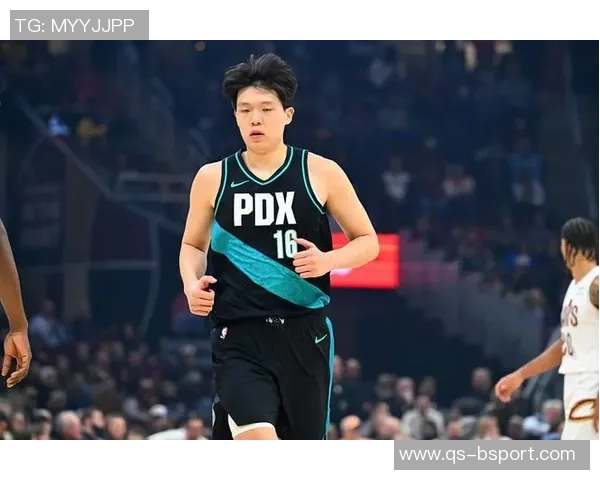 杨瀚森成为球迷唯一兴奋点明天球队或将让罗威休息调整 杨瀚森成为球迷唯一兴奋点明天球队或将让罗威休息调整