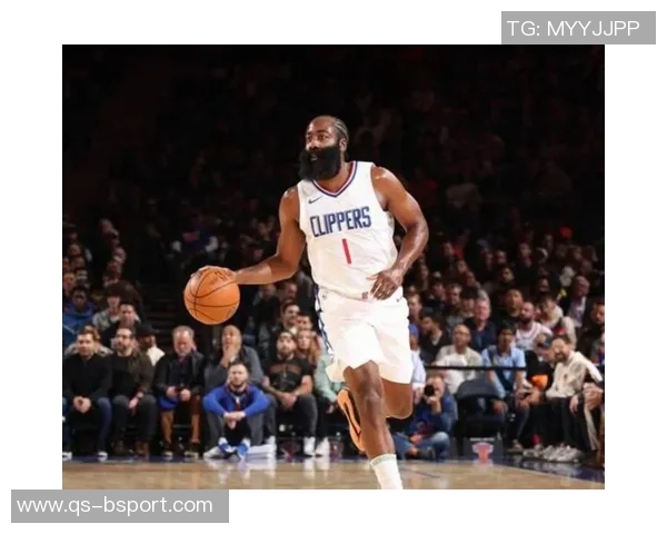 快船官方确认比尔因背部不适明日对阵开拓者出战存疑