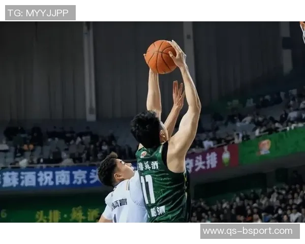 曾繁日状态低迷4投0中仅得1分3篮板4助攻1盖帽犯规满离场表现令人失望